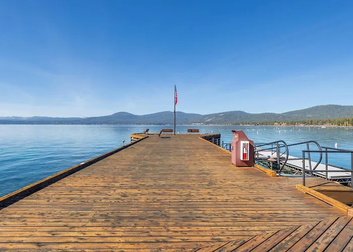 Amazing Lakefront Condo With Views Close To Slopes